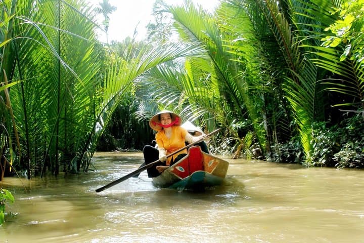 Mekong Delta Tour from HCM City with Sampan & Coconut Village