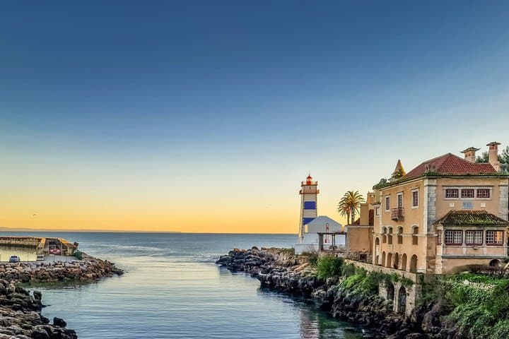 סיור פרטי מלא בסינטרה, רוקה וקסקייס עם כרטיסים לפנה