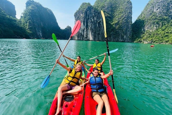 Hanoi: Ha Long Bay Day Cruise with Lunch, Cave & Kayaking