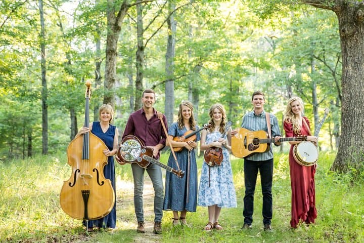 הפיטרסנים בתיאטרון ליטל אופריי בברנסון