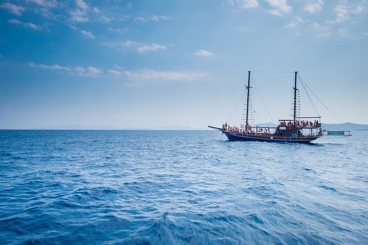 קרוז מלא ליום בסירה ל-3 איים עם איסוף אופציונלי