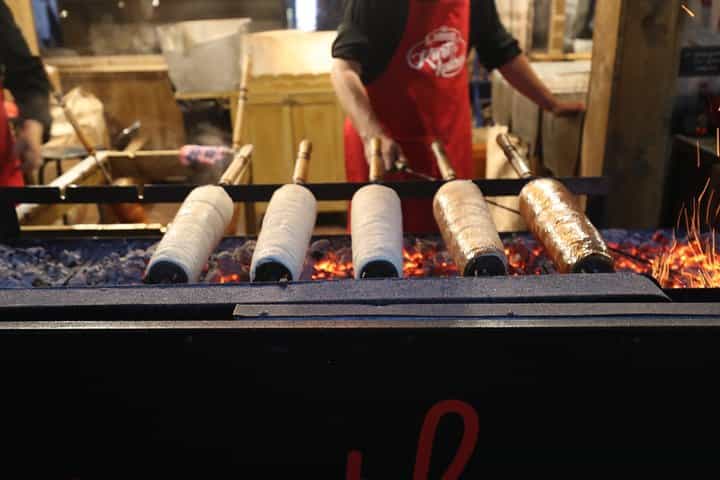 Budapest Christmas Market Tour with Basilica visit & Chimney cake