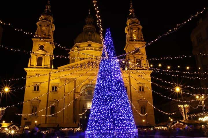 Budapest Christmas Market Tour with Basilica visit & Chimney cake