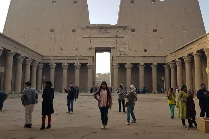 טיול עתיק לבקר בעיר לוקסור מקהיר על ידי חקר ארץ התרבות.