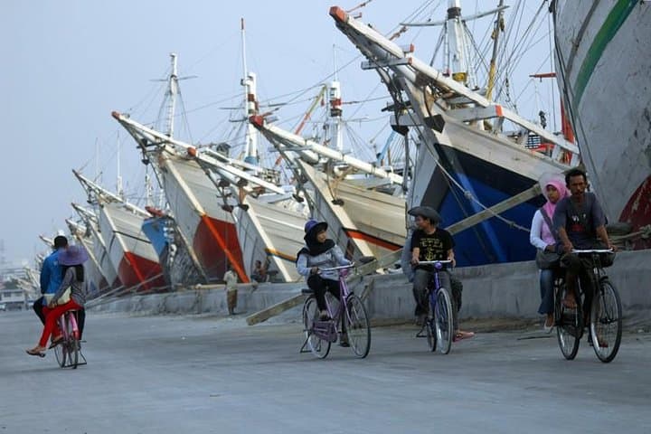 סיור חצי יום בעיר הישנה באטאביה עם ארוחת צהריים, מזכרת חינם וביטוח.
