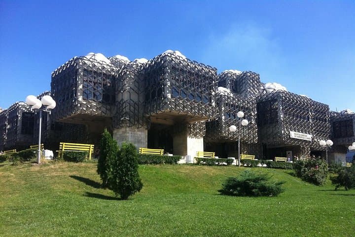 טיול יום לקוסובו: סיור בפרישטינה ופריזרן מסקופיה