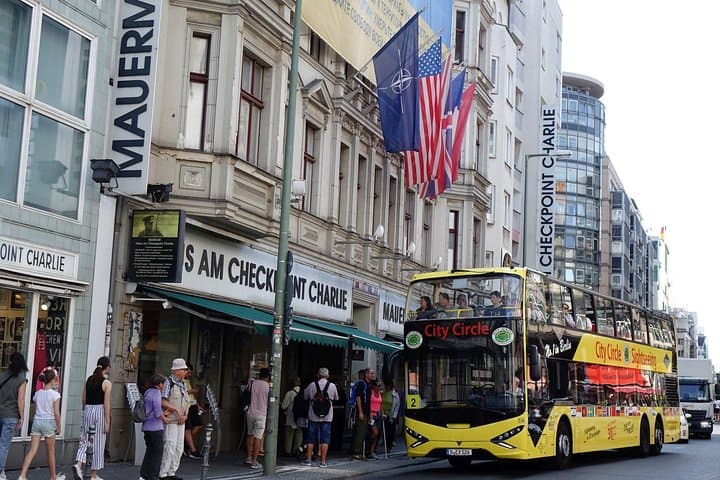 סיור הופ און הופ אופן בעיר ברלין עם שייט אופציונלי