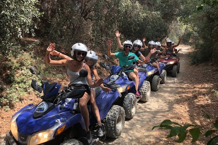 סיור של שעתיים ספארי קוואד בסלאו.