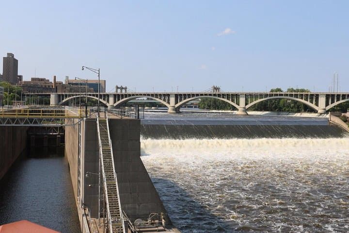 סיור אוכל בשפת נהר מיניאפוליס