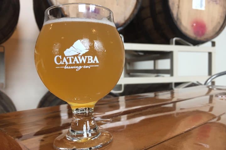 סיור הליכה מודרך במבשלות במרכז אשוויל