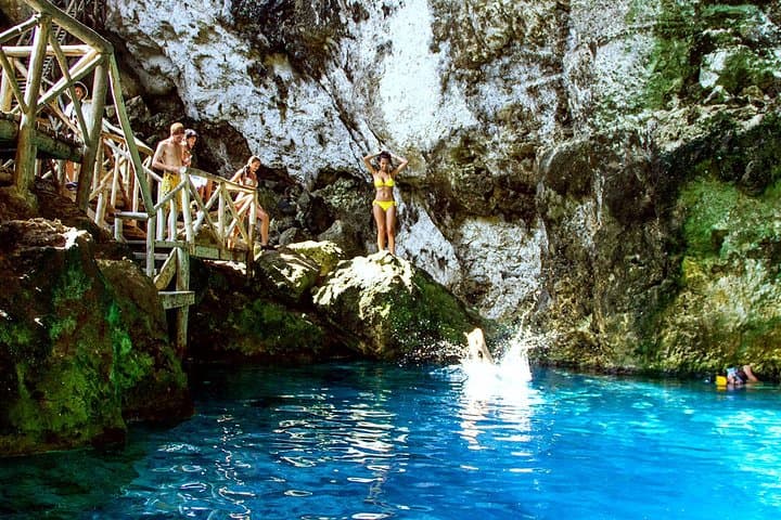 הרפתקת חצי יום 4x4 ATV, מערת מים ותרבות דומיניקנית