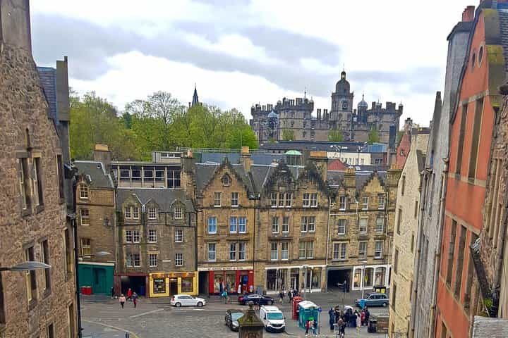 Walk on the pages of Edinburgh – private literary tour