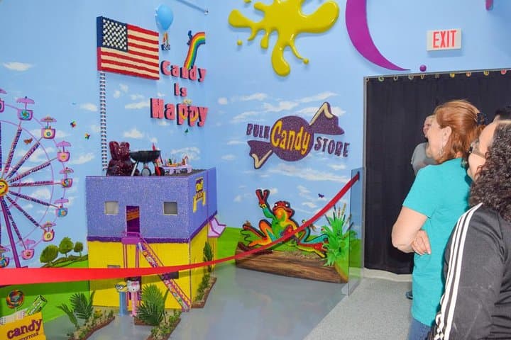 סיור בחנות סוכריות באטל