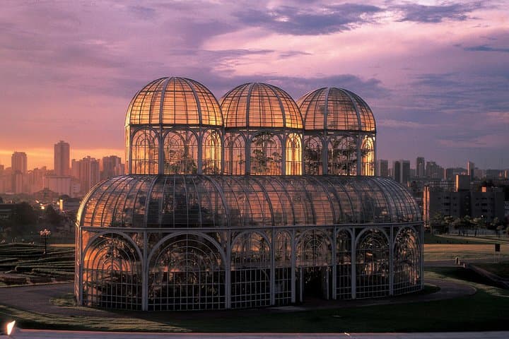 חוו את הטוב ביותר מקוריטיבה: נקודות השיא של סיור בעיר