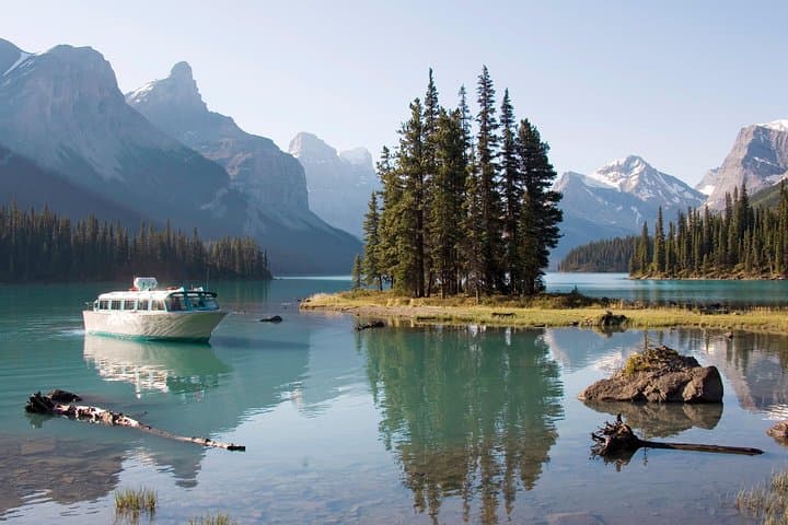 Jasper Wildlife & Sightseeing Tour with Maligne Lake Cruise
