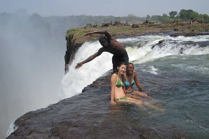 בריכת השטן אי ליווינגסטון ארוחת בוקר