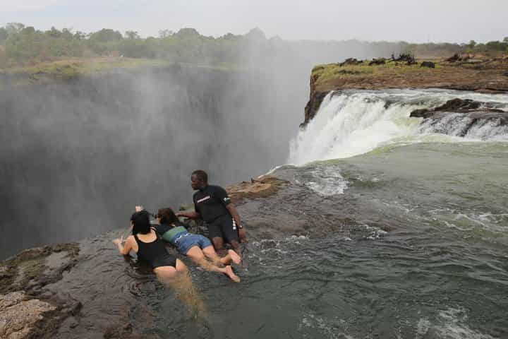 בריכת השטן אי ליווינגסטון ארוחת בוקר