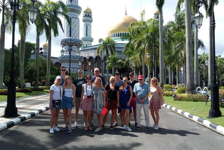 Bandar Highlight & Water Village Private Tour