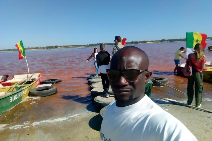 אגם הוורוד עם שמורת בדיה. מינימום 2 אנשים להזמנה.