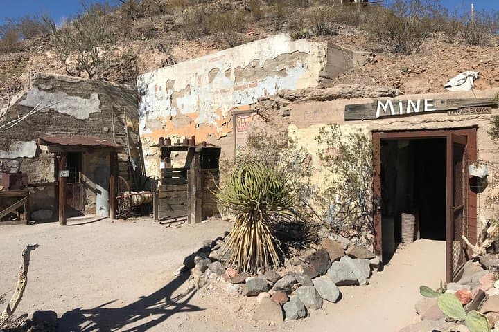 Oatman Mining Camp & Burros: Historic Route 66 Tour from Laughlin