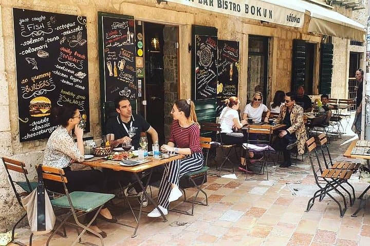 סיור הליכה פרטי עם יין ואוכל