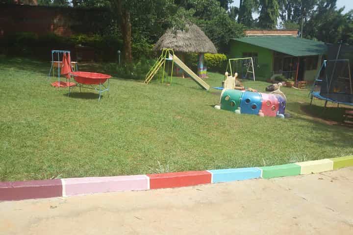 זמן כיף באוגנדה (מיטה, ארוחת בוקר, צהריים וערב)