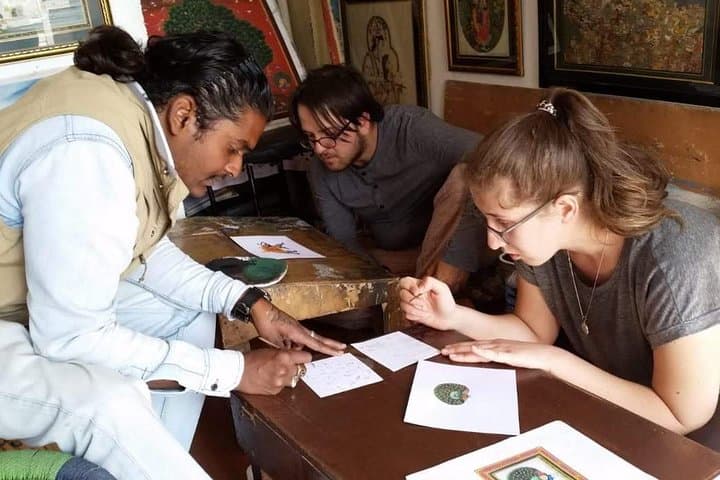 שיעור ציור מיניאטורי מסורתי בפאסיפיק ארט