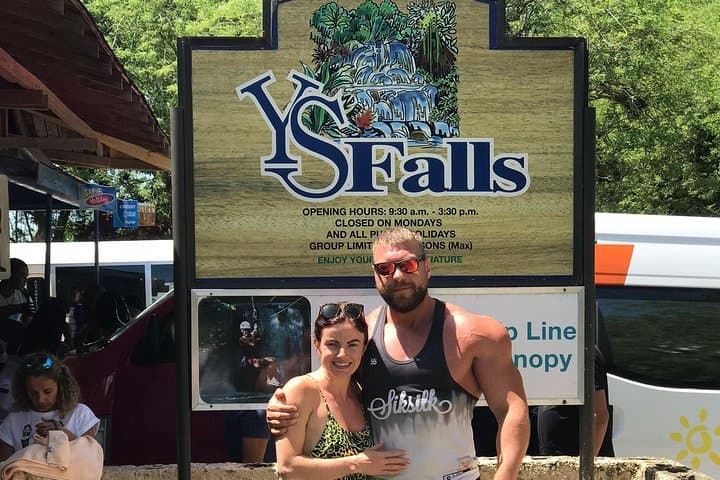 סיור הרפתקאות פרטי של יום מלא במפלי YS עם אסיפה