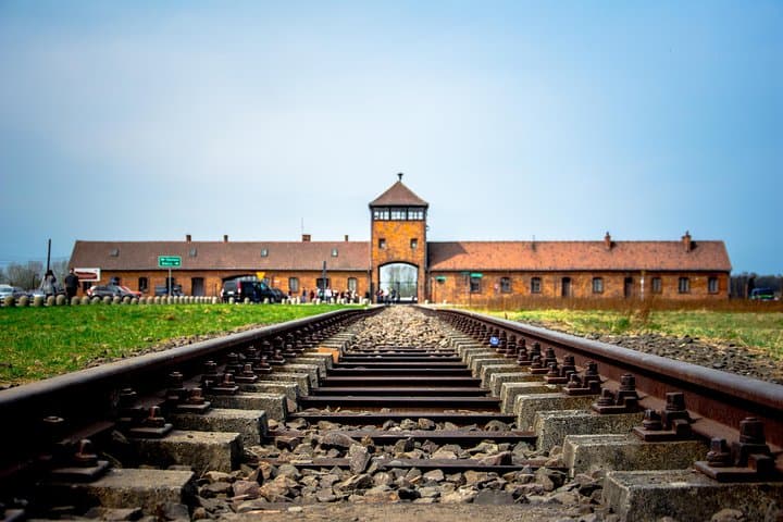 Auschwitz Birkenau and Wieliczka Salt Mine Guided Full Day Tour