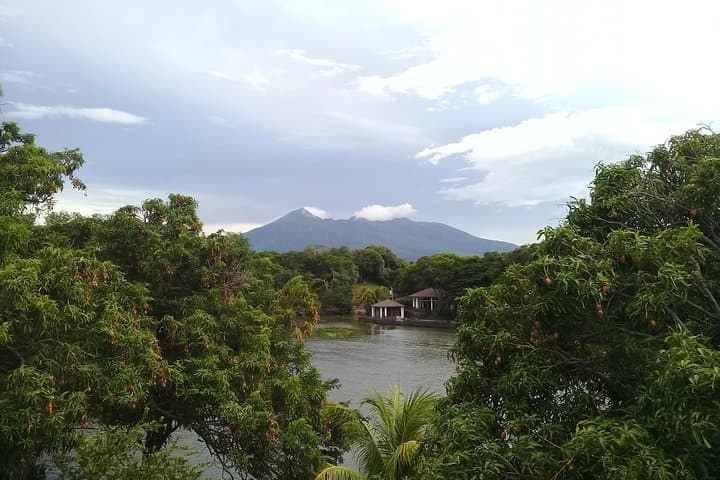 גרנדה עיר קולוניאלית וסיור בשייט באיסלטות