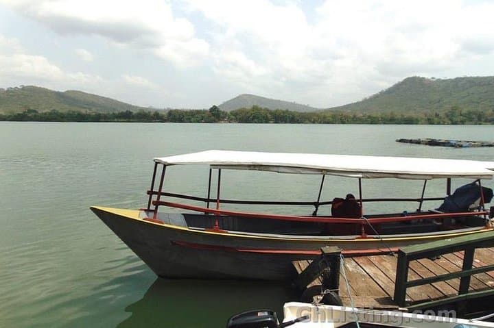 Full Day Lake Bosomtwe Boat Cruisely and Kumasi City Tours