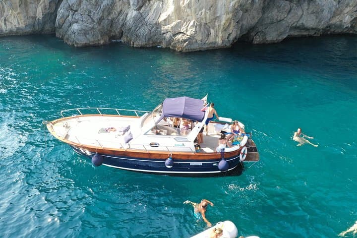 Small Group Boat Tour: Discover the Amalfi Coast from Positano