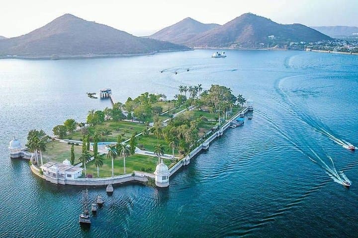 סיור פרטי באודייפור בטוקטוק או ברכב עם נהג