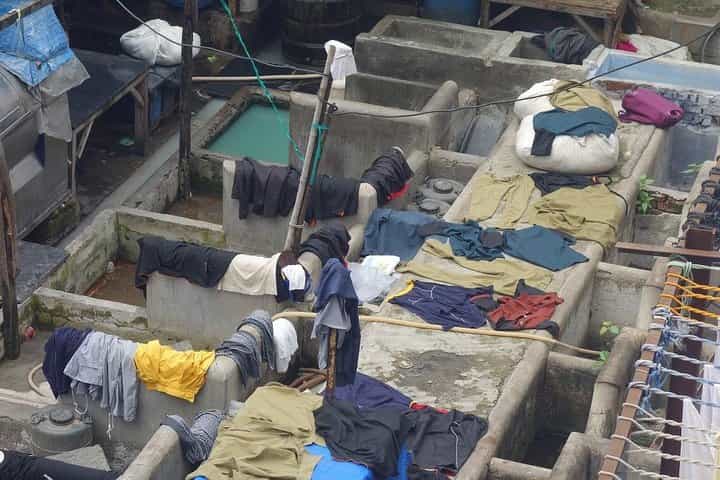 סיור אתרי תיירות במומבאי באמצעות תחבורה ציבורית עם ארוחת צהריים משפחתית.