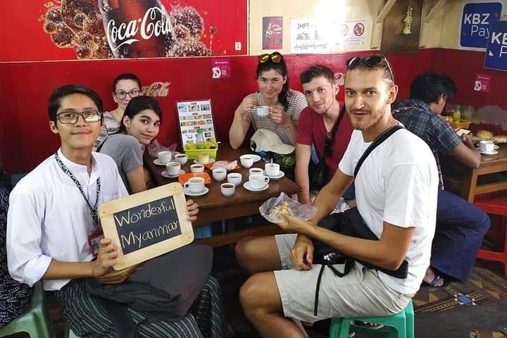 חקור את יאנגון ברגל (2 שעות)