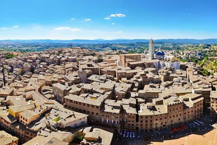 סיור חופי בנמל ליבורנו: סיאנה, סן גימיניאנו, ארוחת צהריים וטעימות יין