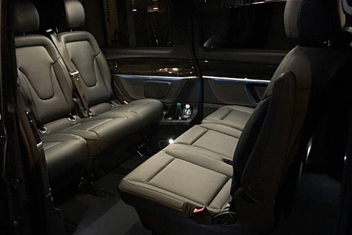 Taxi Charleroi Airport < - > Brussels