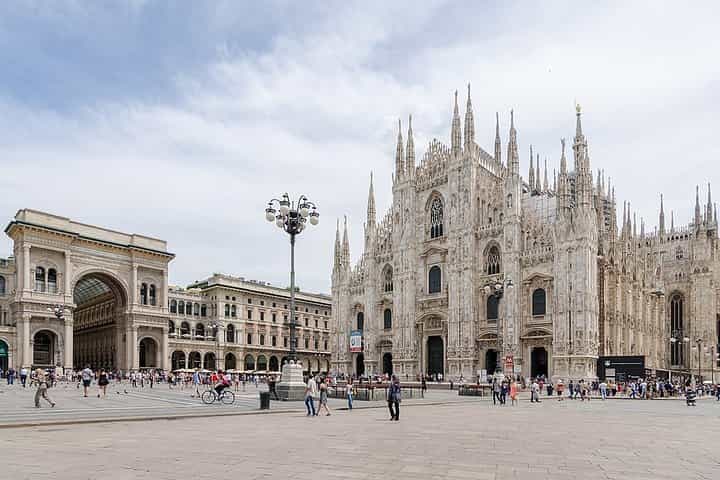 Airport Transfer: Milan to Linate Airport LIN by Luxury Car