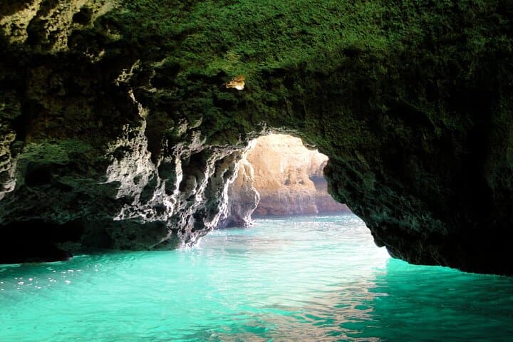 טיול בסירה לגרוטו של פונטה דא פידעדה, לגוס