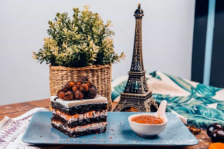 Paris Street Food Crawl (2 Hours Guided Food Tasting Experience)