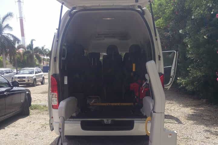 Airport Transfer to West Bay Accommodations (GCM)-Round Trip