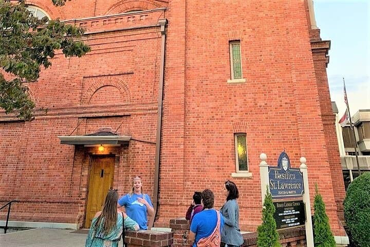 טיול רגלי מודרך במרכז אשוויל המבוסס על טיפים