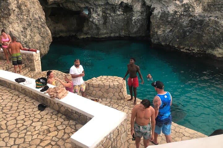 טיול יומי פרטי מונטגו ביי לריקס קפה, חוף 7 מייל