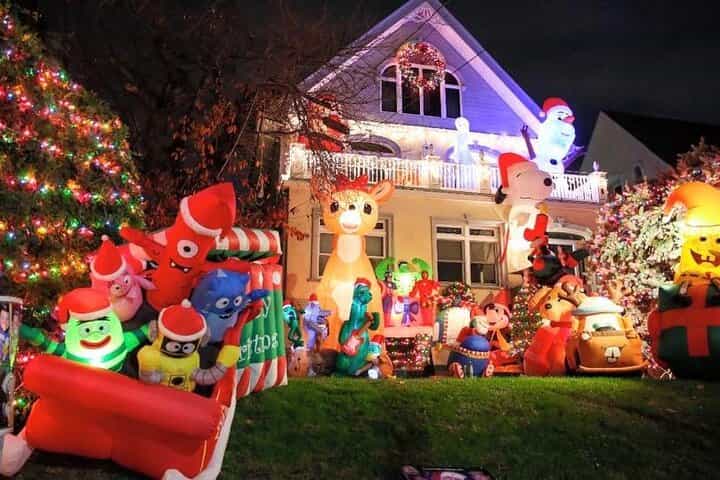 New York Christmas Lights and Dyker Heights Tour