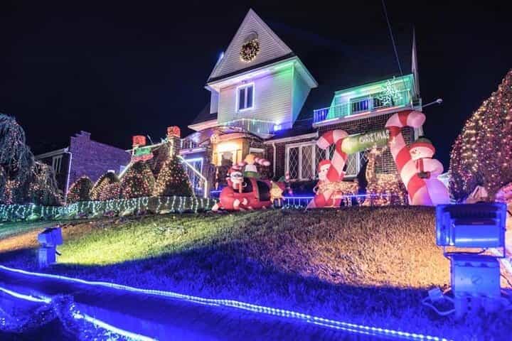 New York Christmas Lights and Dyker Heights Tour