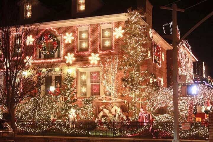 New York Christmas Lights and Dyker Heights Tour