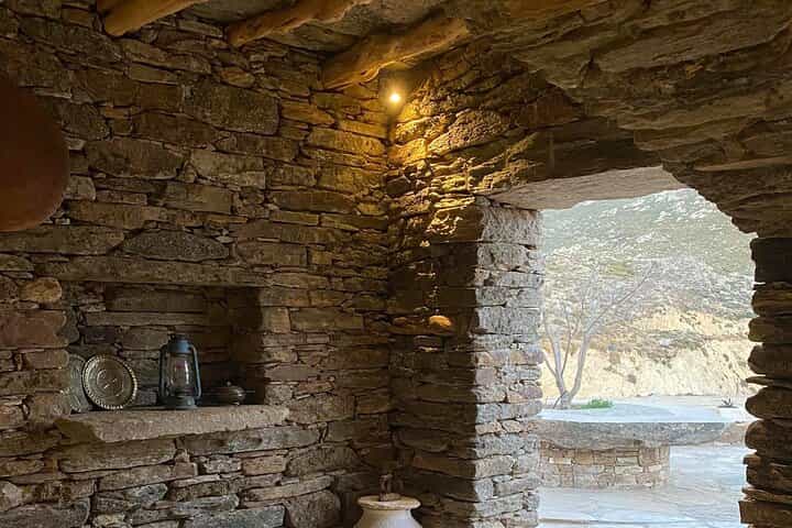 סיורי טיול רגלי באי איוס: גלו את איוס הלא נחשף