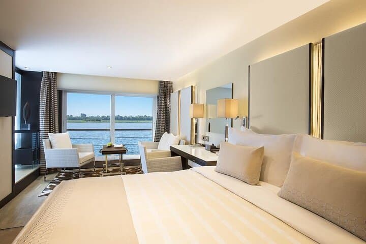 שייט על הנילוס מ-ASWAN ל-LUXOR למשך לילה אחד