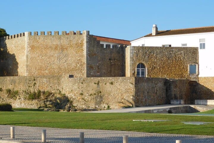 סיור טוק טוק סביב העיר הישנה והחדשה של לגוס וחופים - הדרך הטובה ביותר להכיר את לגוס