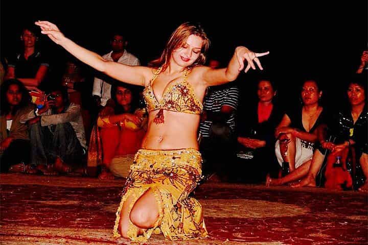 ספארי מדברי בדובאי עם ארוחת ערב בשרים ומופעים חיים